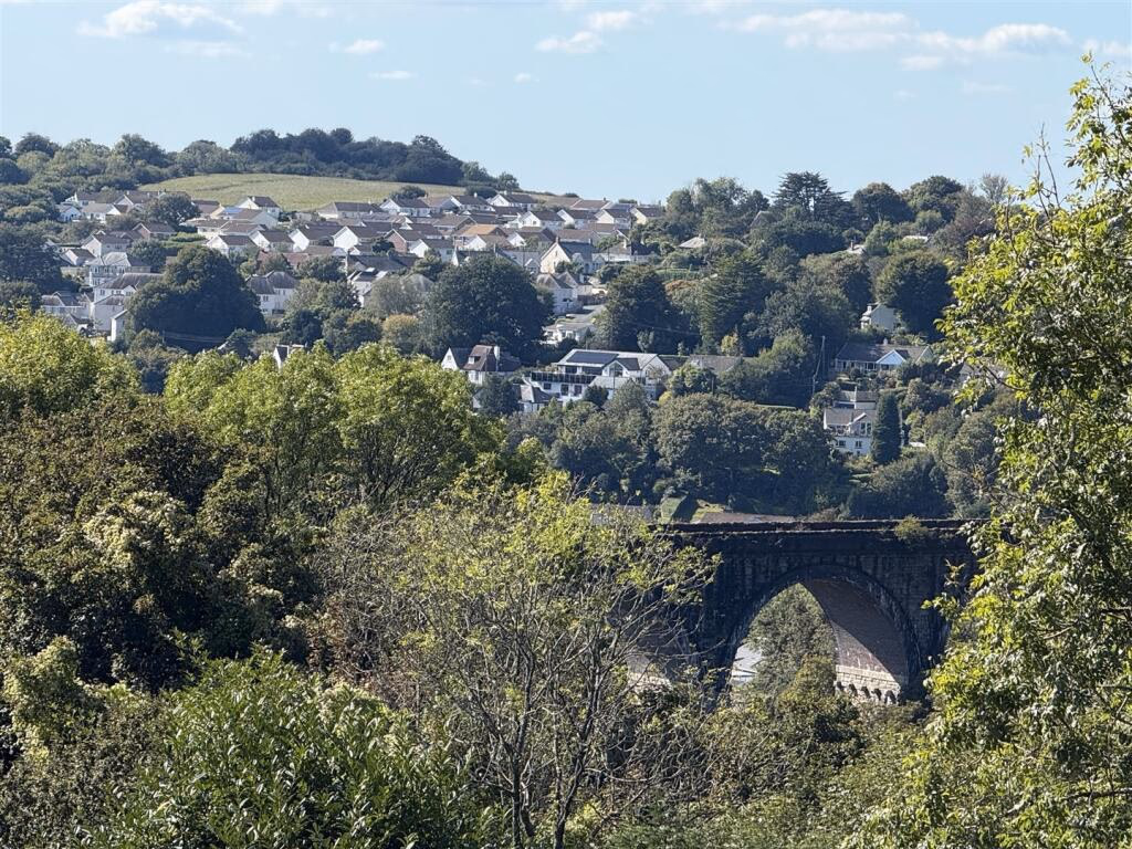 Land for sale - Image 2