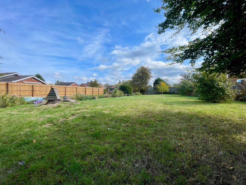 Land for sale - Image 1