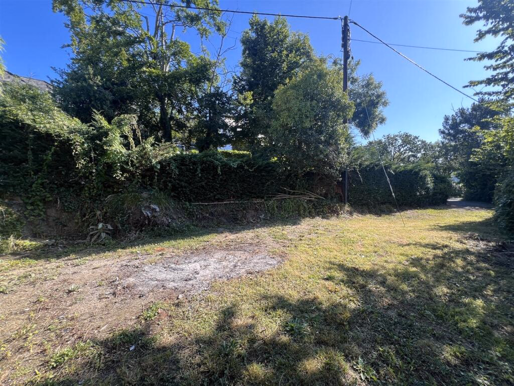 Land for sale - Image 1