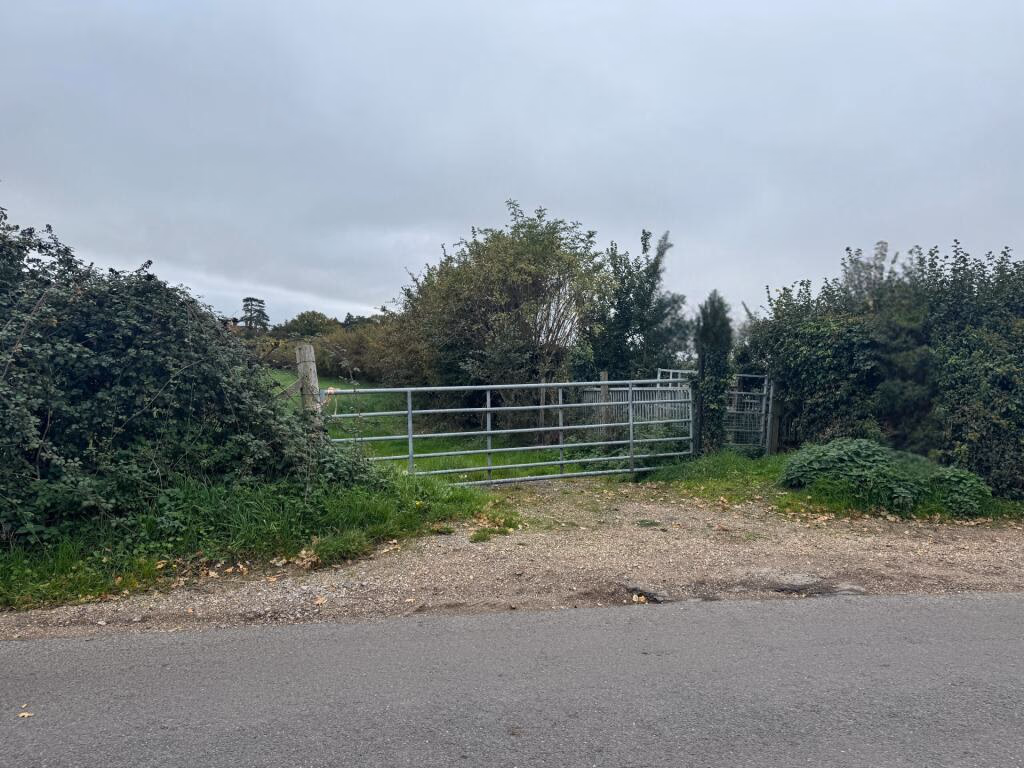 Land for sale - Image 1