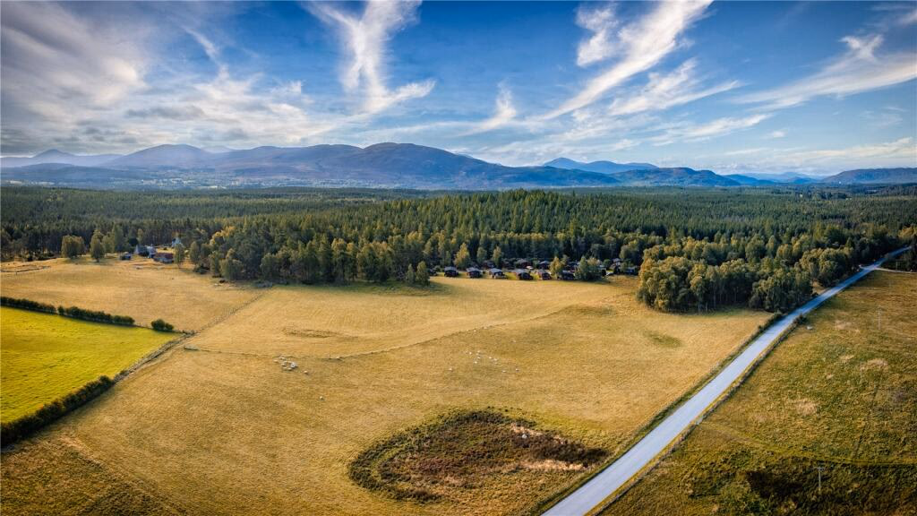 Land for sale - Image 1