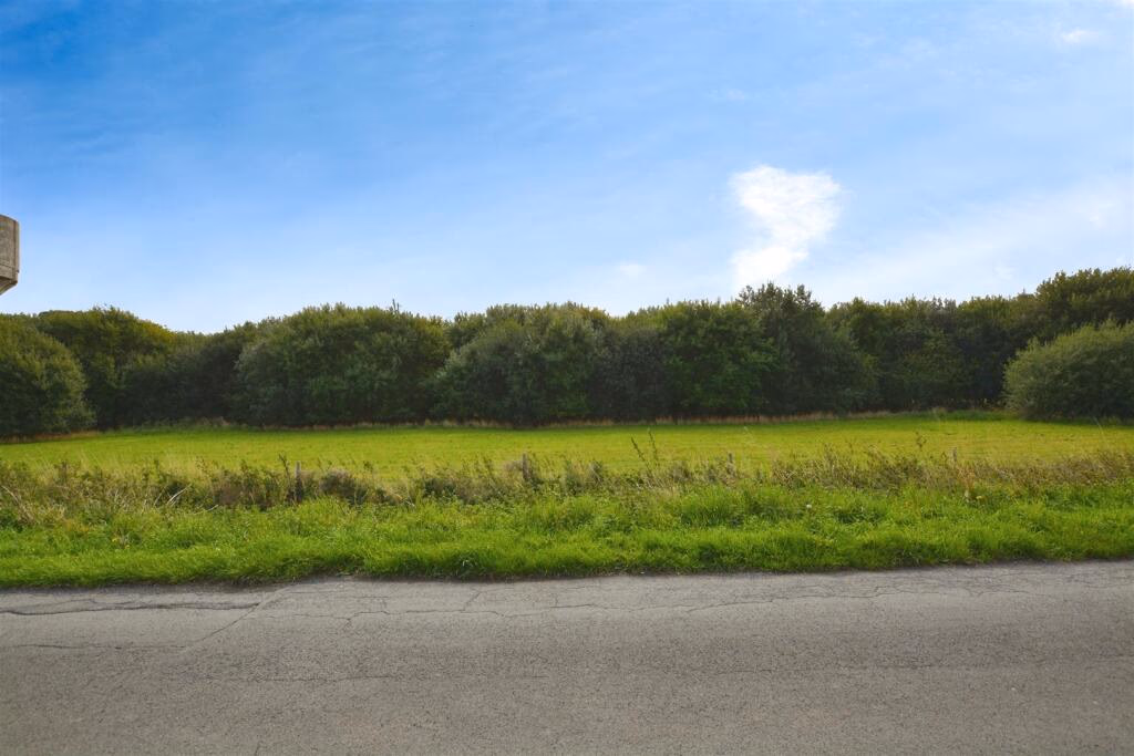 Plot for sale - Image 1