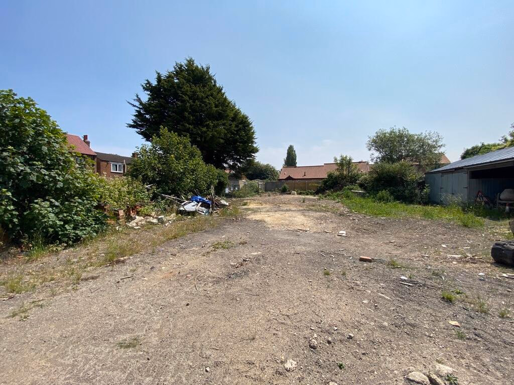 Land for sale - Image 1