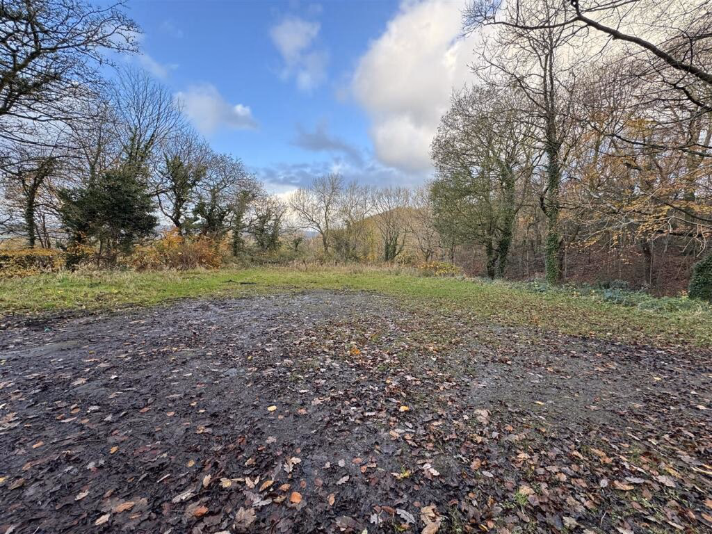 Land for sale - Image 2