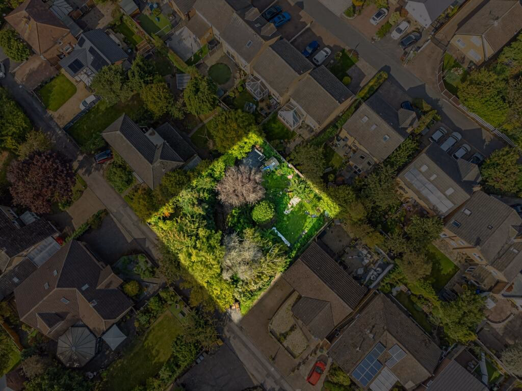 Land for sale - Image 1