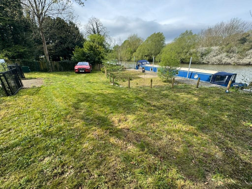 Land for sale - Image 2