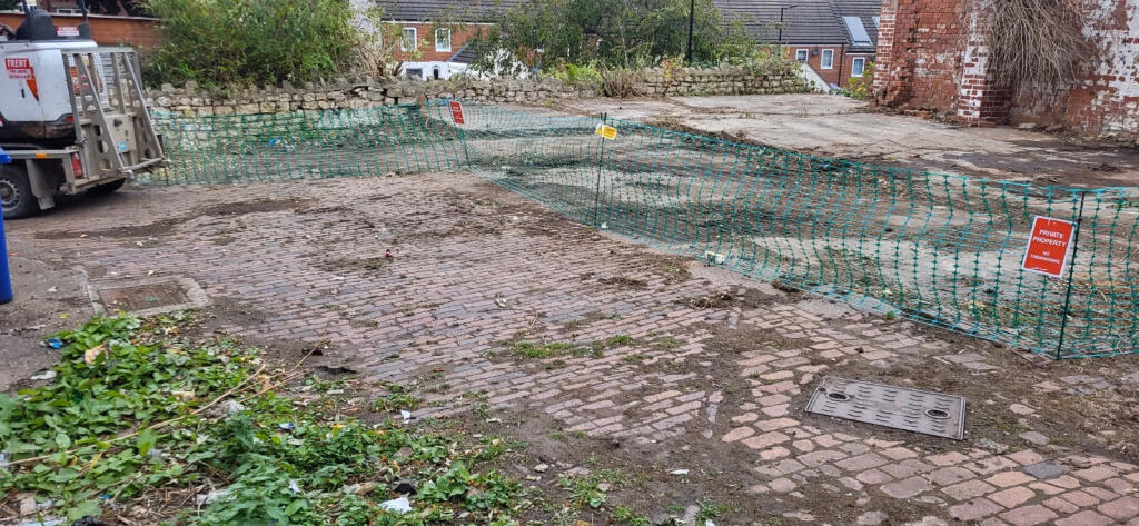 Land for sale - Image 2