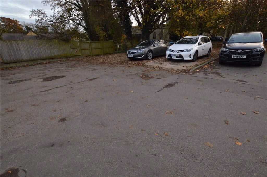 Land for sale - Image 2