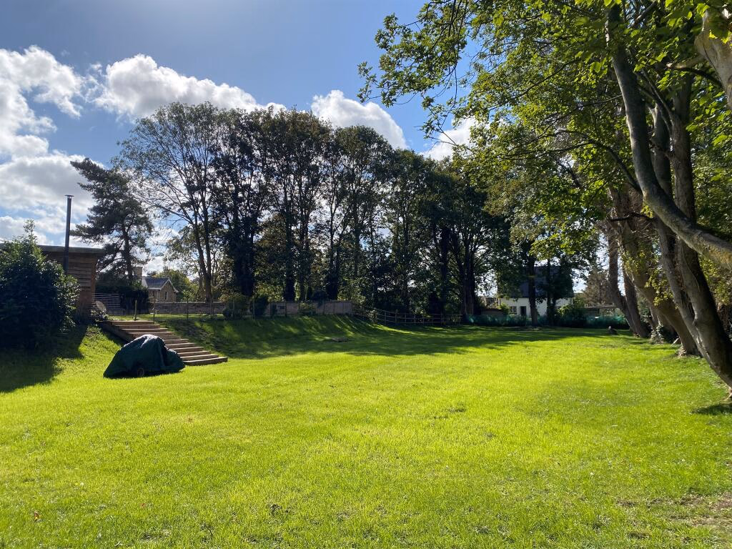 Land for sale - Image 1