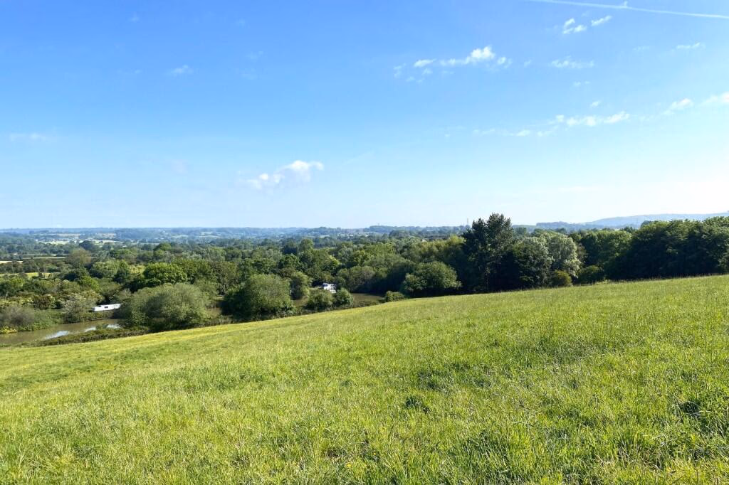 25.04-Acre Field Land for Sale in Somerset