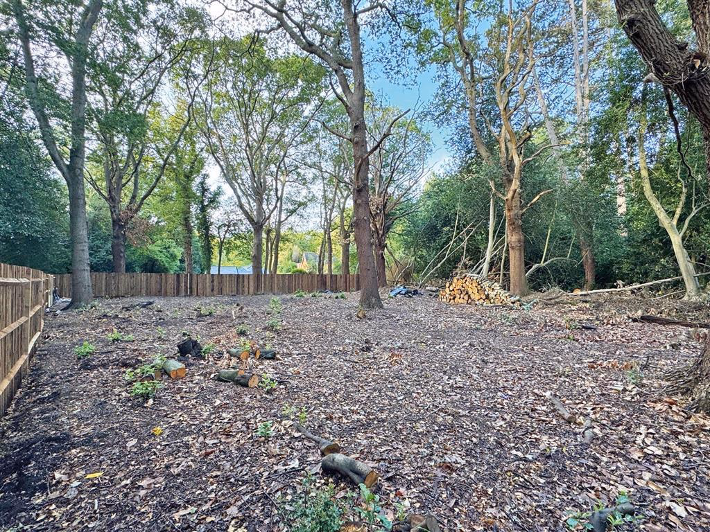 Land for sale - Image 2