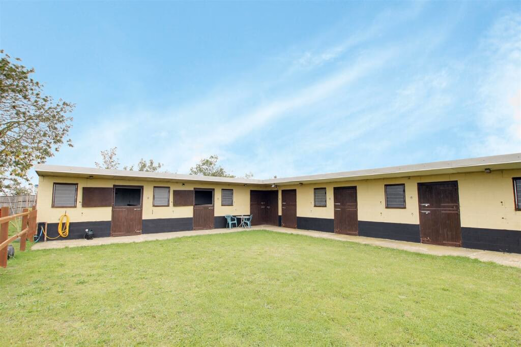 Land for sale - Image 1