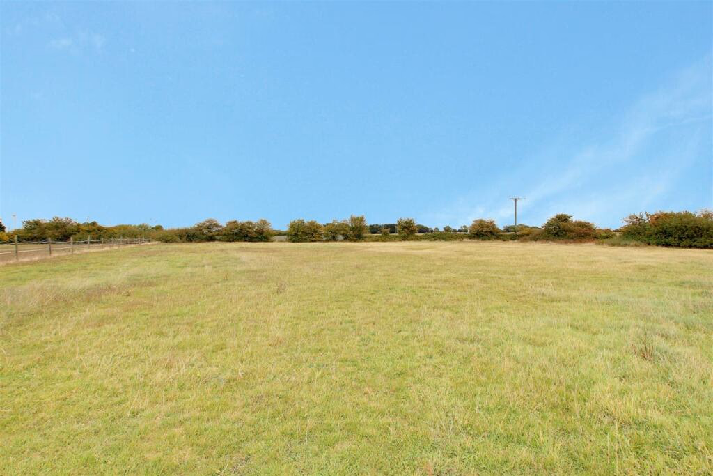 Land for sale - Image 2