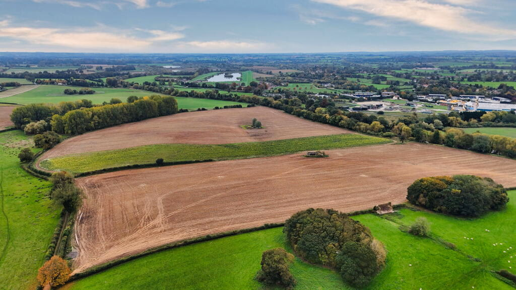 Land for sale - Image 1