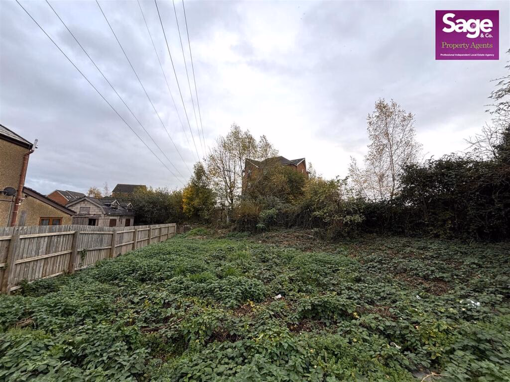 Land for sale - Image 2