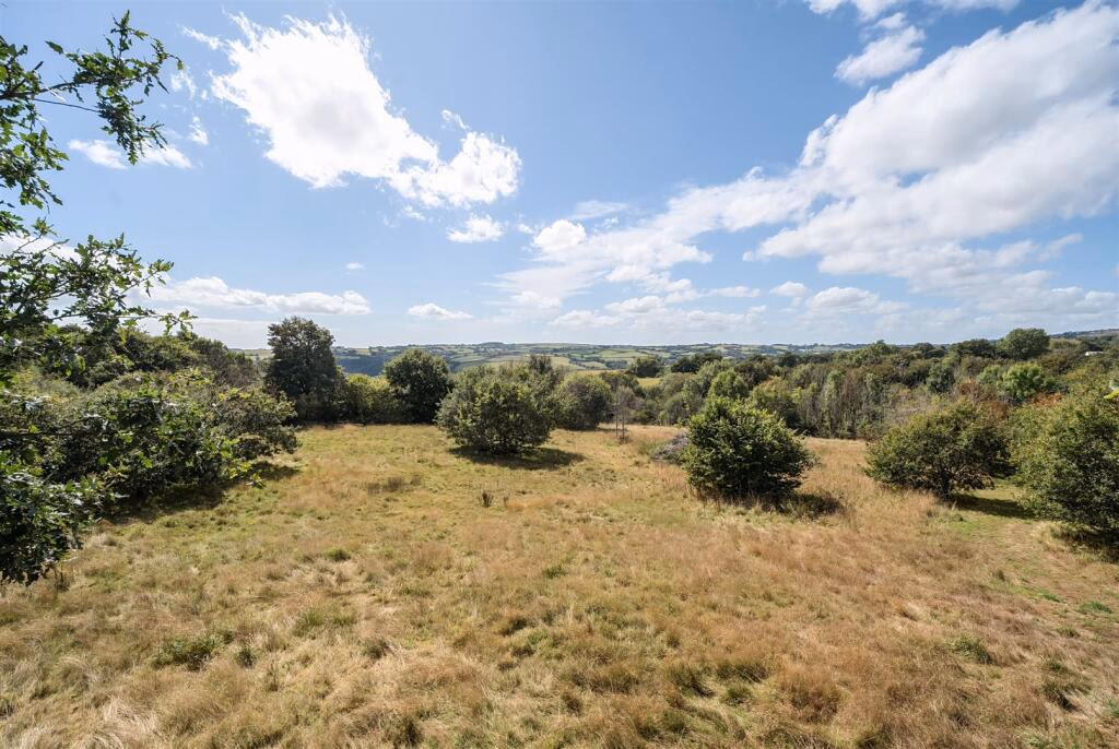 Land for sale - Image 1