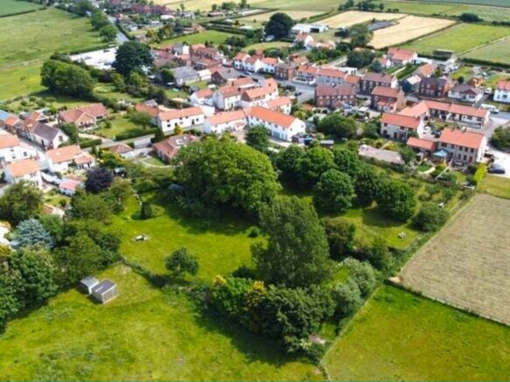 Land for sale - Image 1