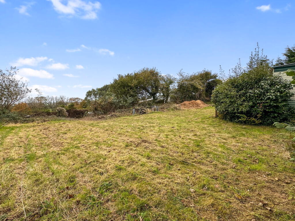 Land for sale - Image 2