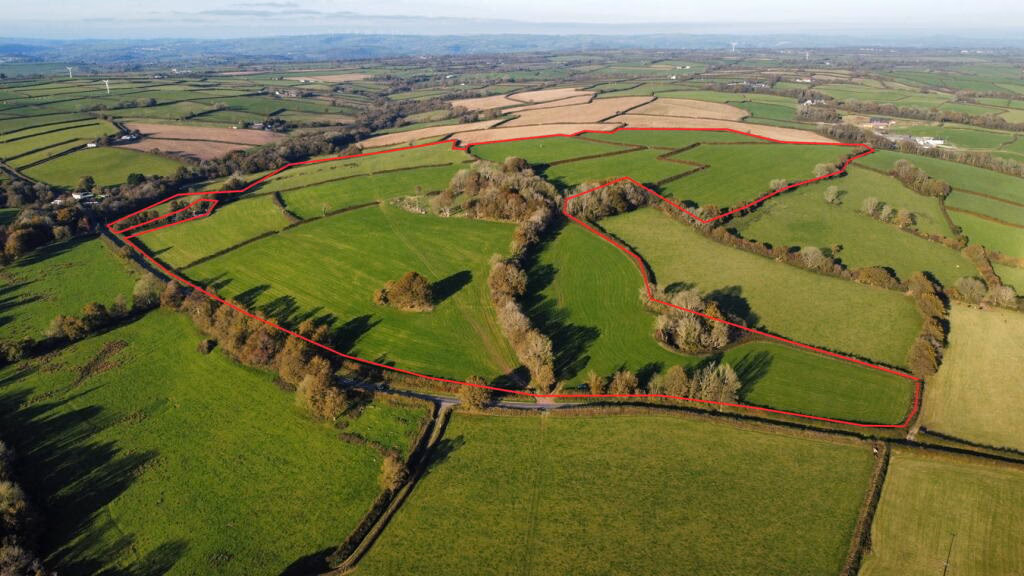 Land for sale - Image 1