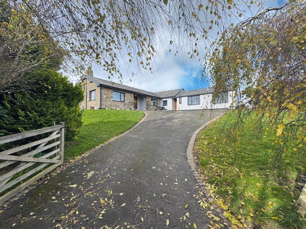 Land for sale - Image 1