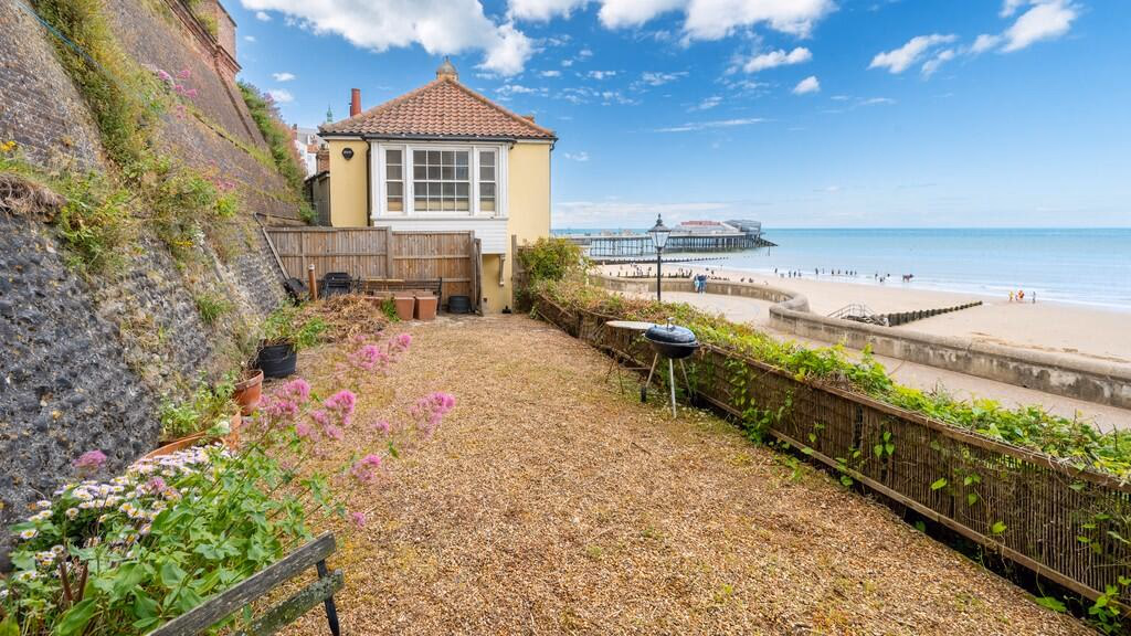 Land for sale - Image 1