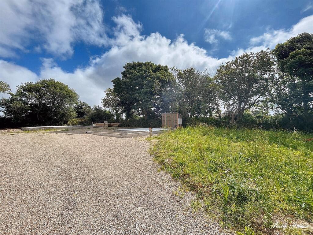 Land for sale - Image 1