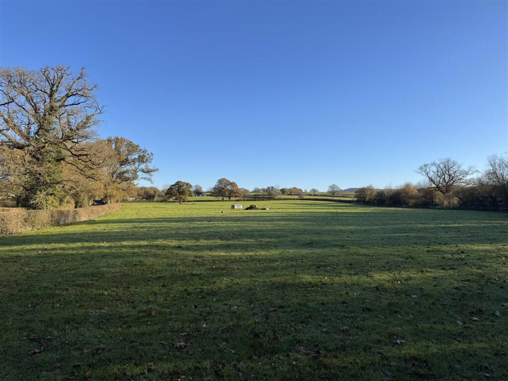 Land for sale - Image 2