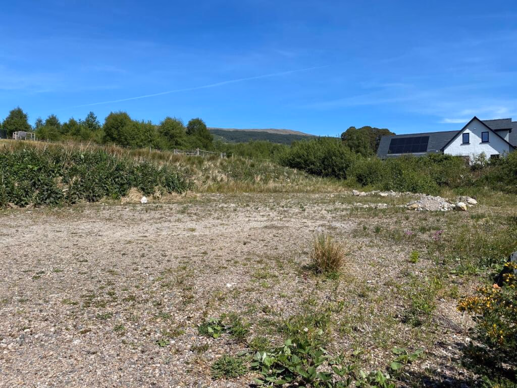 Land for sale - Image 2
