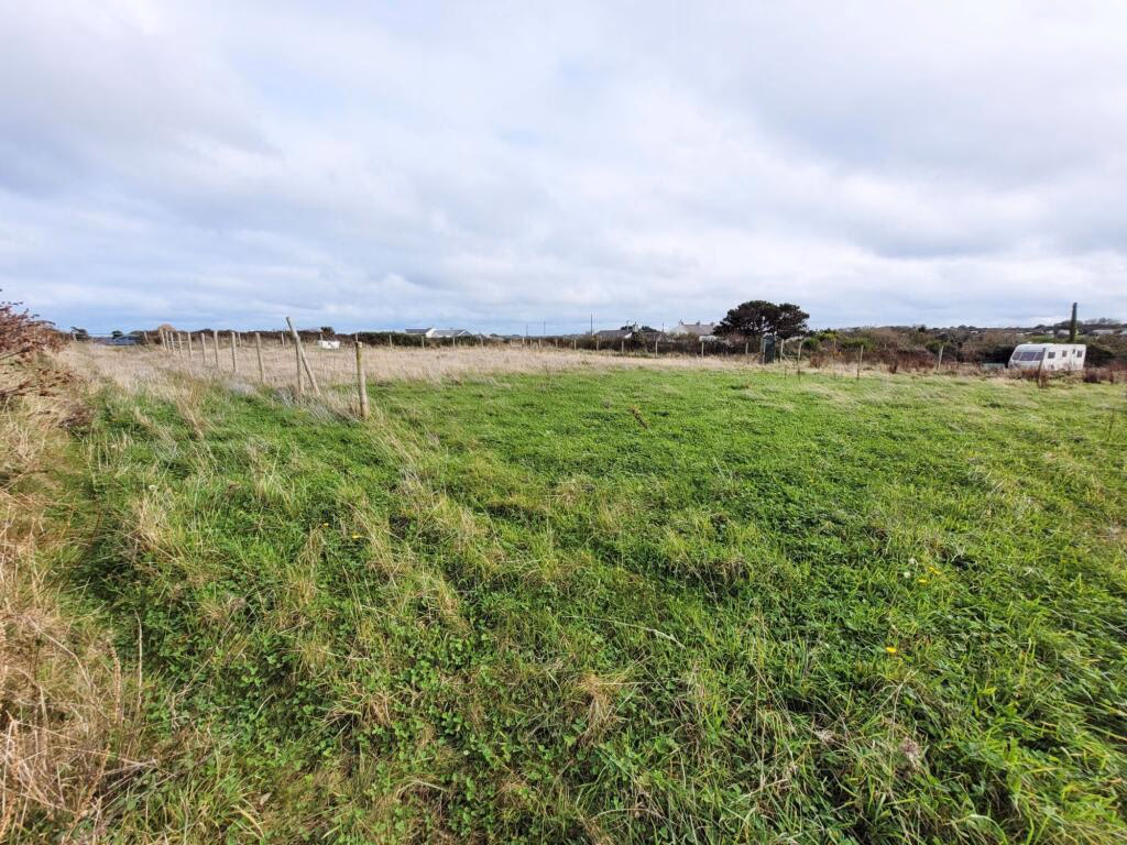 Land for sale - Image 1