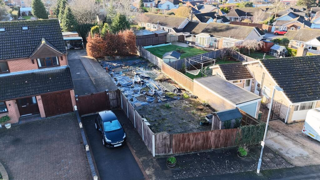 Land for sale - Image 1