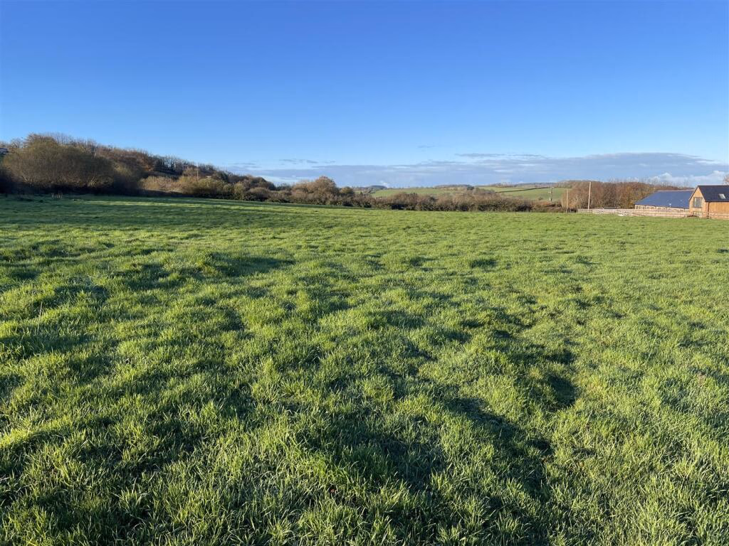 Land for sale - Image 1