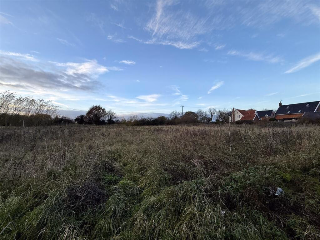 Land for sale - Image 2