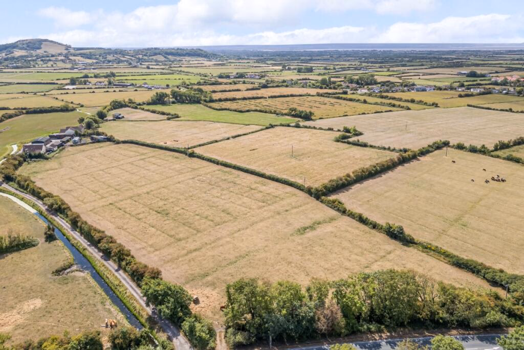 Land for sale - Image 1