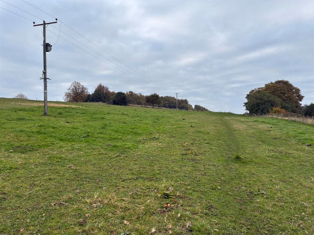 Land for sale - Image 1