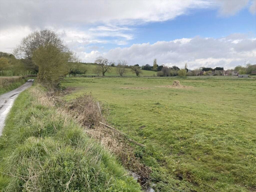 Land for sale - Image 1