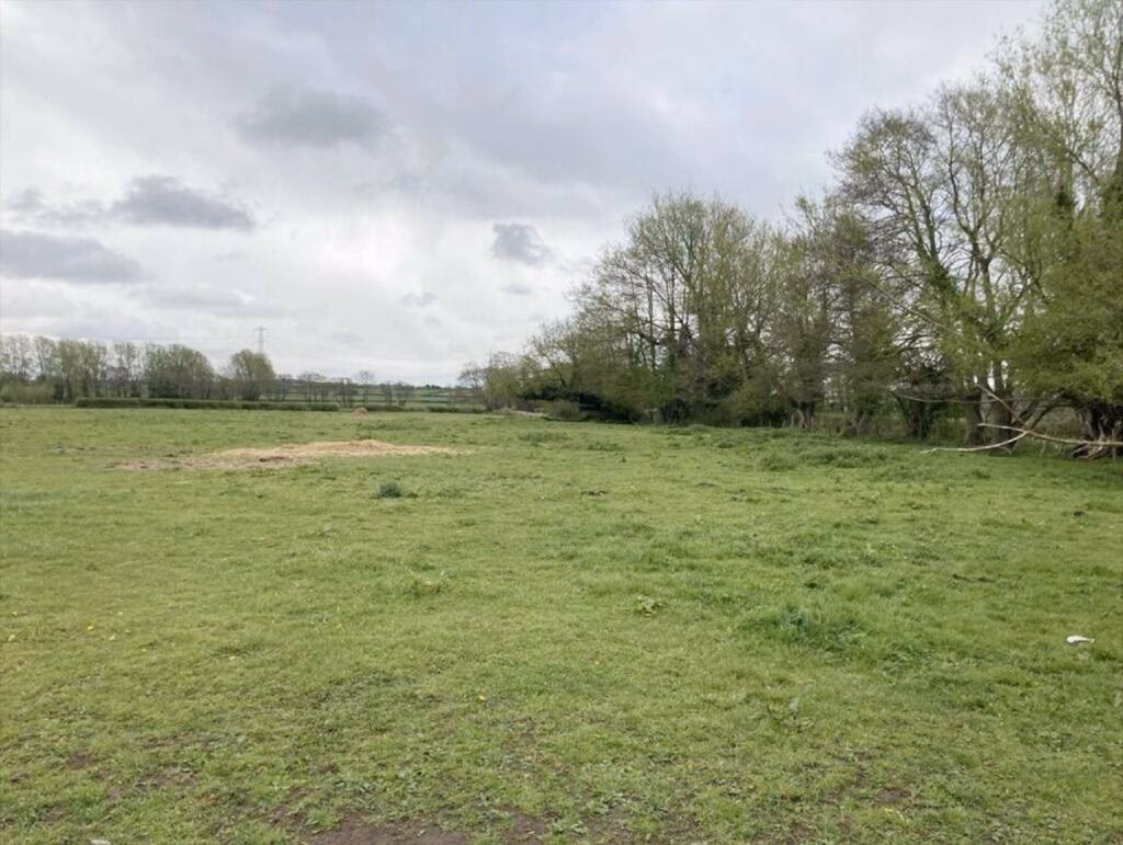 Land for sale - Image 2