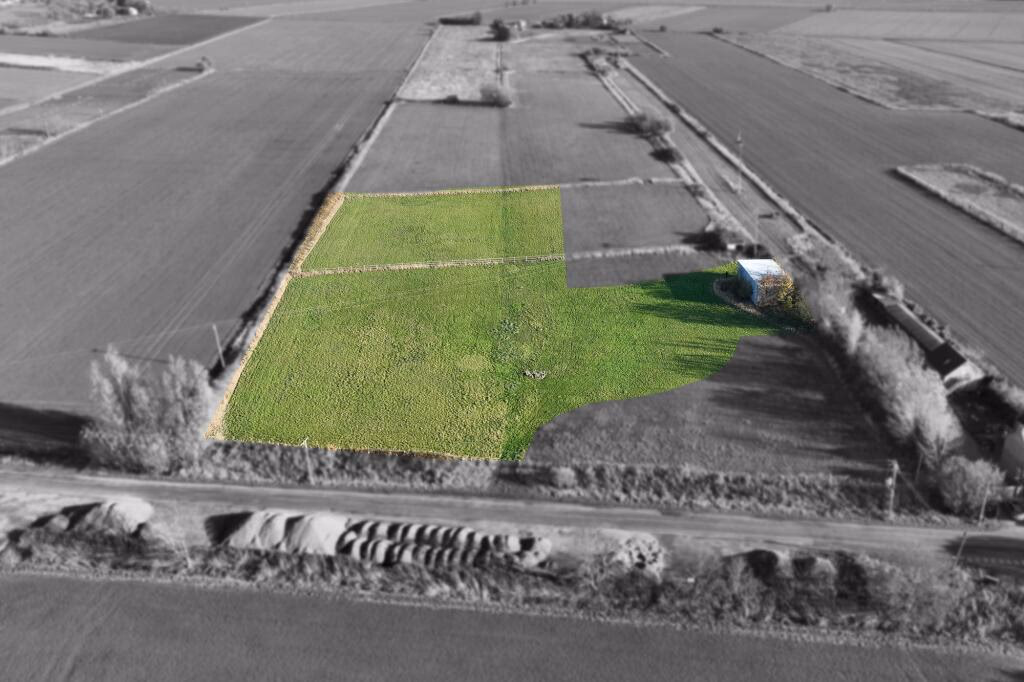 Land for sale - Image 1