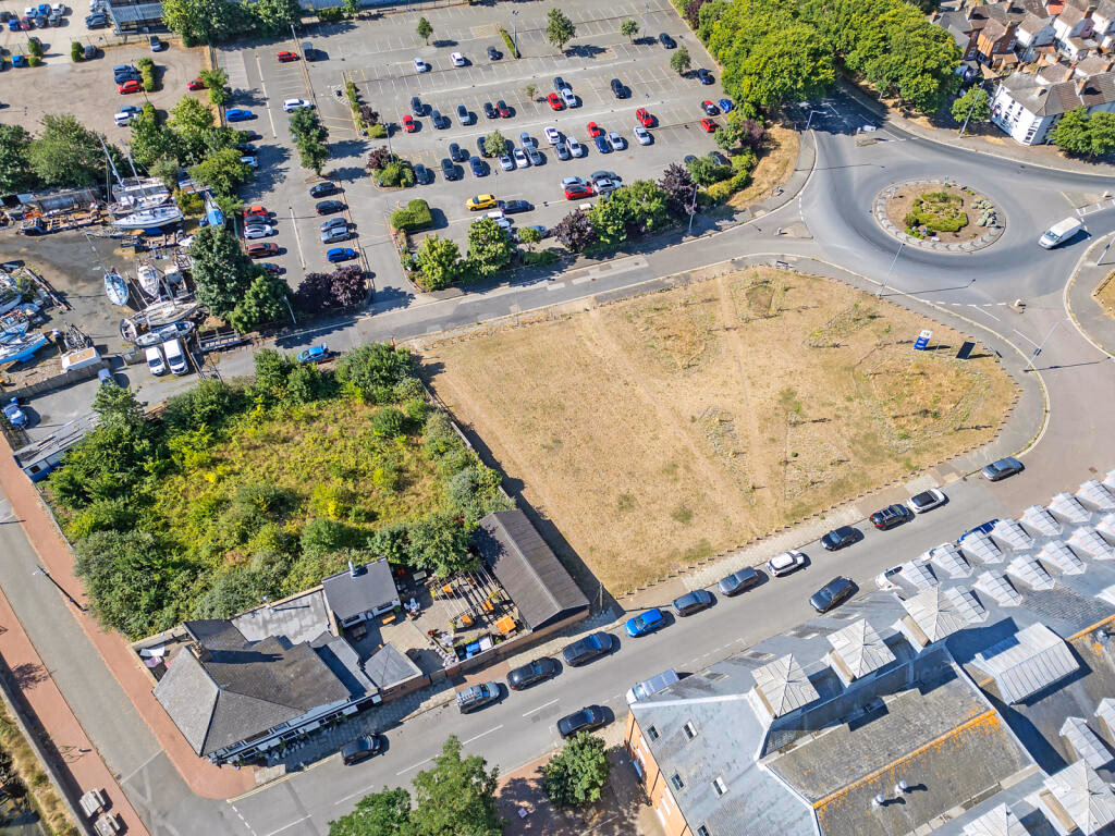 Land for sale - Image 2