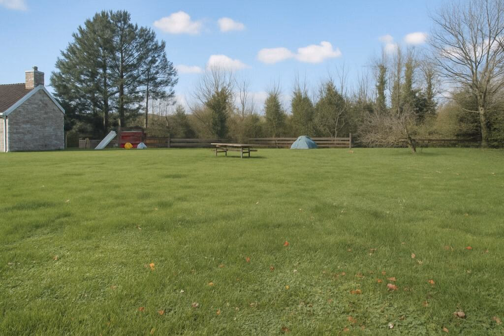 Land for sale - Image 1