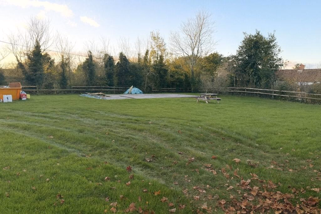 Land for sale - Image 2