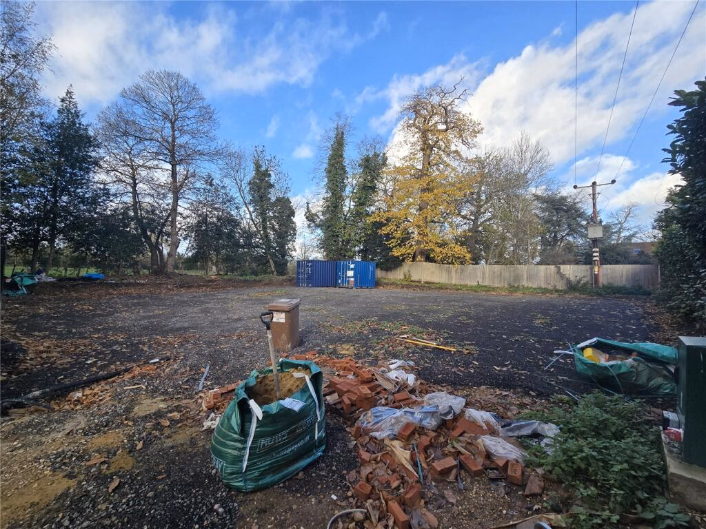 Land for sale - Image 1