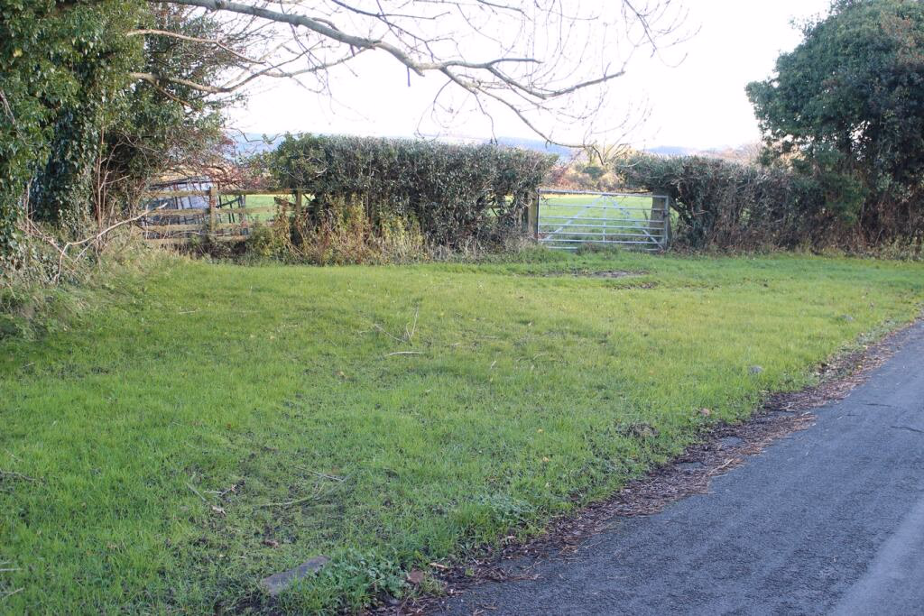 Land for sale - Image 2