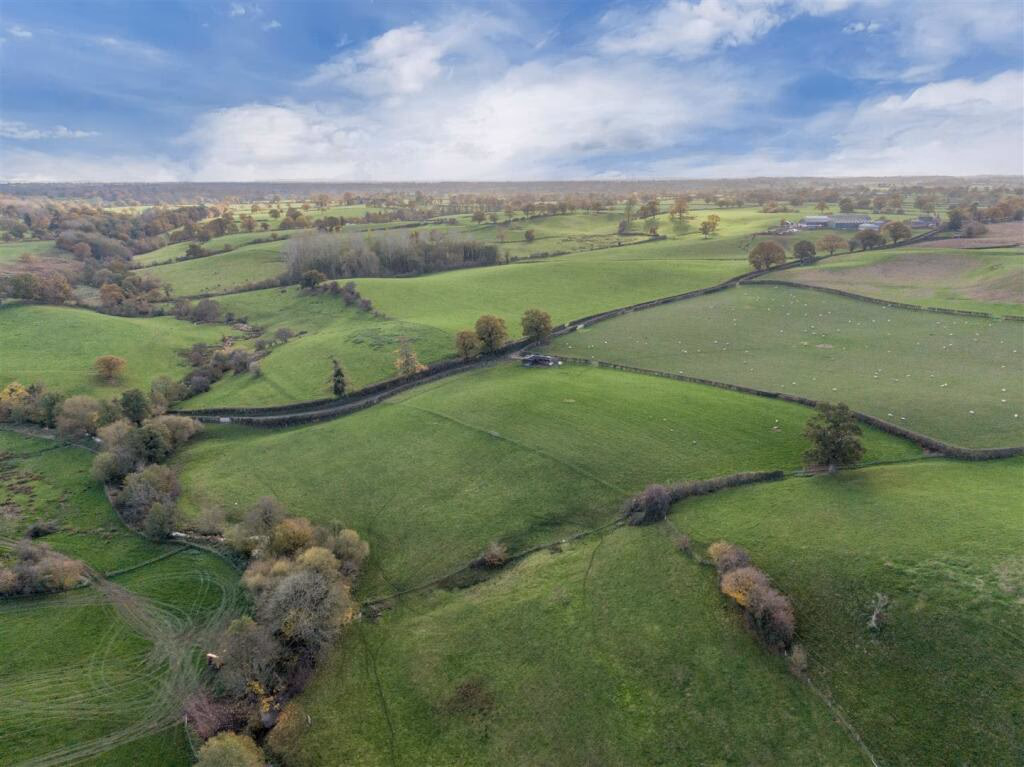 Land for sale - Image 1