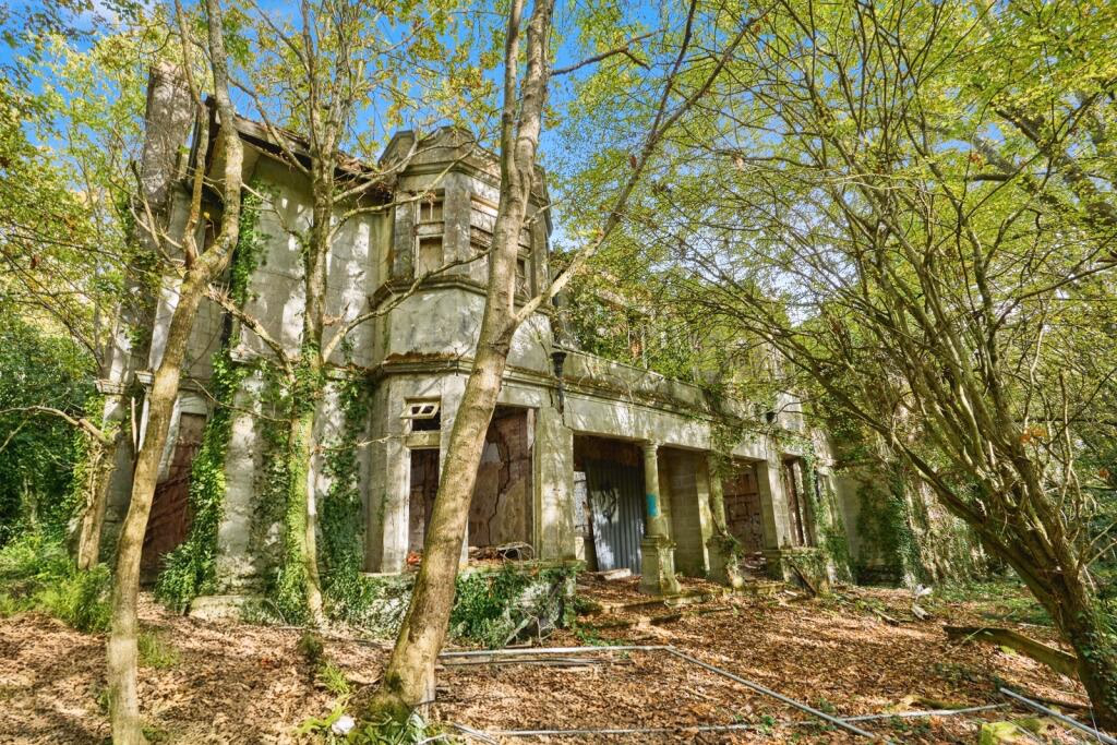 Land for sale - Image 1