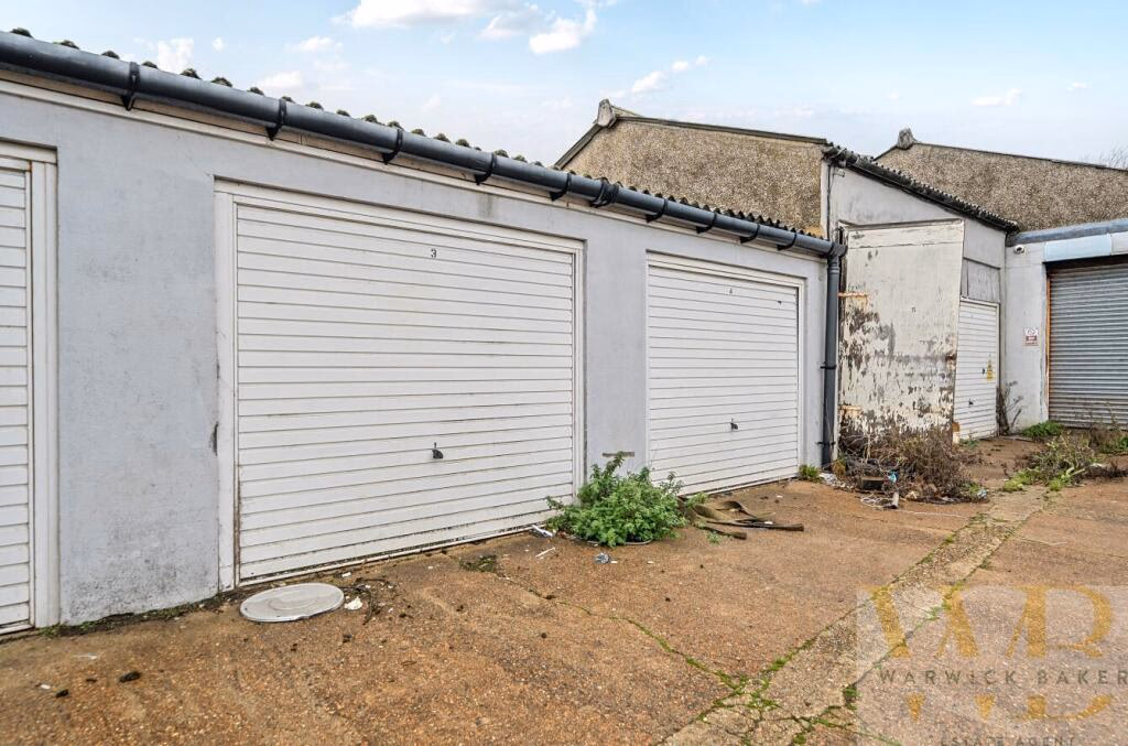 Land for sale - Image 2