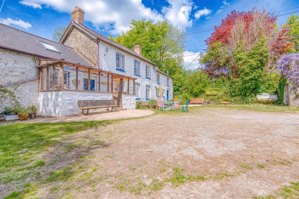 Land for sale - Image 1