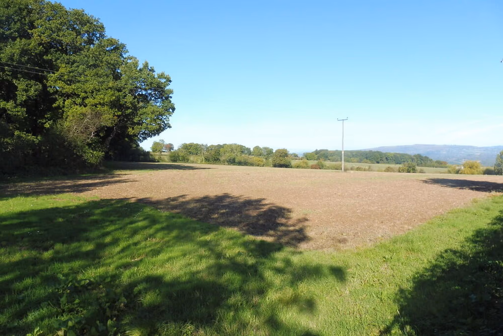 Land for sale in worcestershire - 12.6 Acres Farm Land in LAND - 12.64 Acres Hanley Broadheath WR15 8QS for Sale - £120,000 - farm land available on Landlister