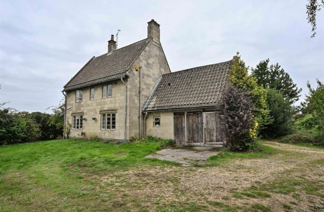 Three Bedroom Property with Planning Permission to Create Five Bedroom Residence in 0.3 acres - ListingImage 5