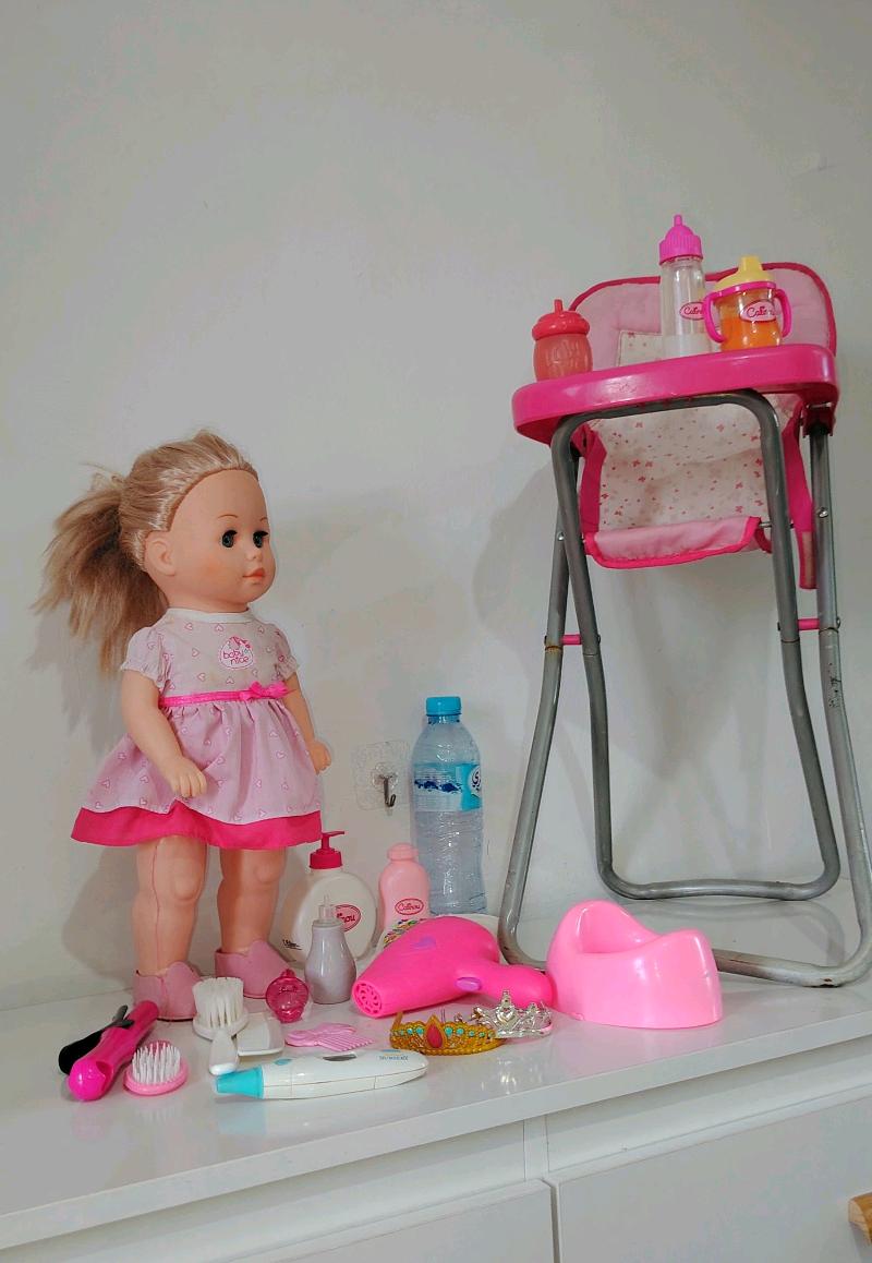 poupée avec accessoires