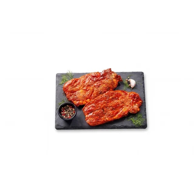 Kiaulienos sprandinė su kaulu spanguolių marinate
